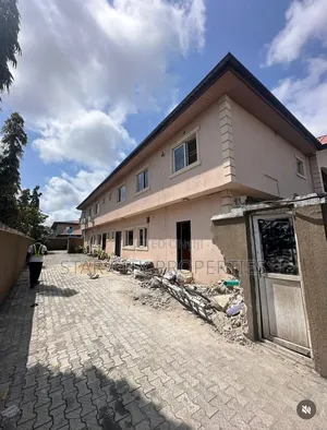3bdrm Townhouse / Terrace in Lekki Phase 1 for rent