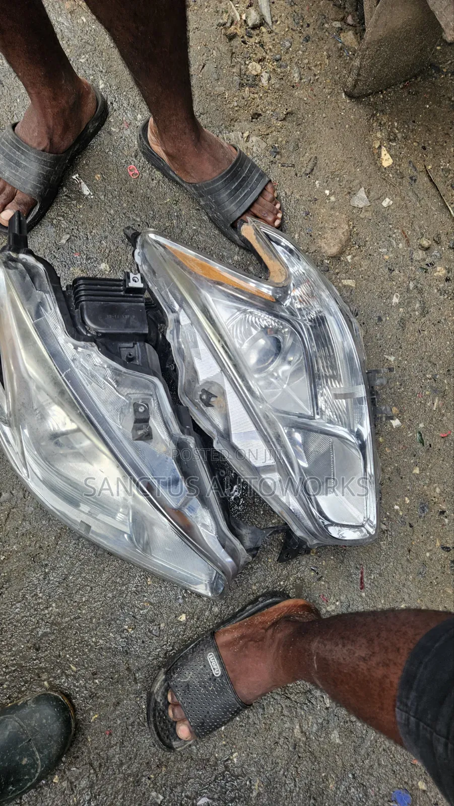 Headlight Nissan Maxima 2010