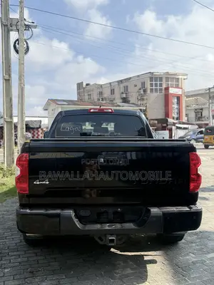 Toyota Tundra Platinum 2021 Black