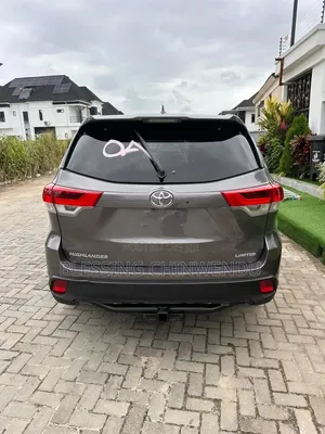 Toyota Highlander XLE 4dr SUV AWD (3.5L 6cyl 6A) 2015 Gray