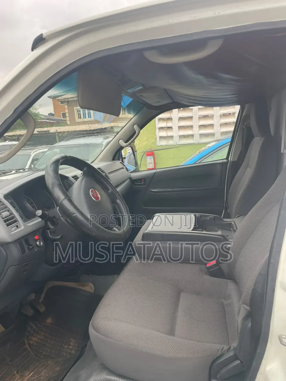 Toyota HiAce 2013 White
