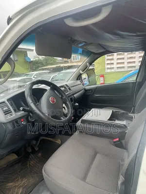 Toyota HiAce 2013 White
