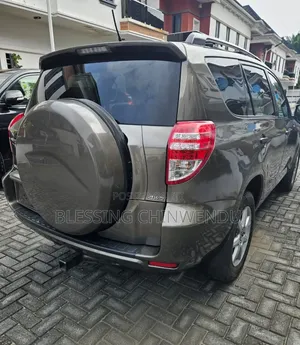 Toyota RAV4 2010 Gold