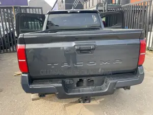 Toyota Tacoma SR5 Double Cab 6' Bed AT 2024 Gray