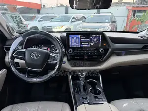 Toyota Highlander Limited 2022 White