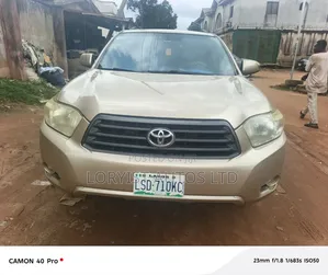 Toyota Highlander 2009 Gold