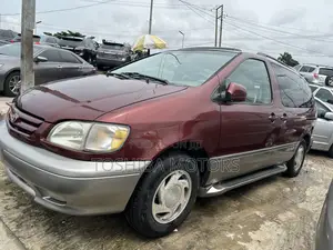 Toyota Sienta 2003 Red