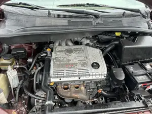 Toyota Sienta 2003 Red