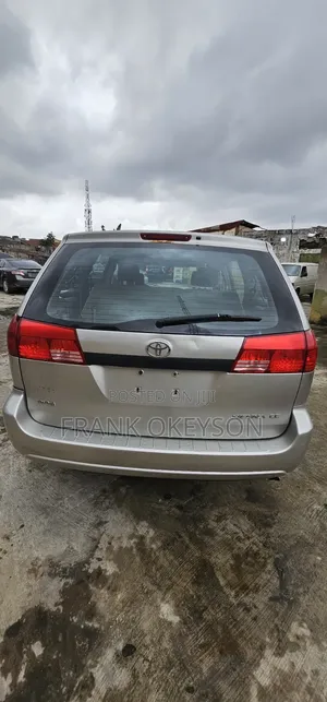 Toyota Sienna CE FWD (3.3L V6 5A) 2004 Silver