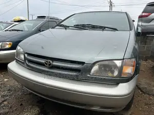 Toyota Sienna XLE 2003 Green