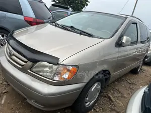 Toyota Sienna XLE 2003 Silver