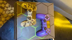 Ps4 Regular With 2 Ads and 7 Games