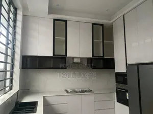 3bdrm Block of Flats in Lekki Phase 1 for rent