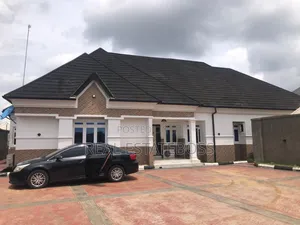 4bdrm Bungalow in Uyo for sale