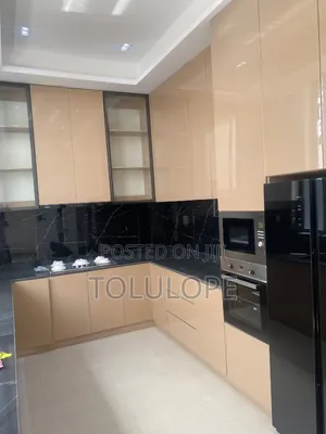 5bdrm Duplex in Magodo Shangisha Gra, Ikate-Elegushi for rent