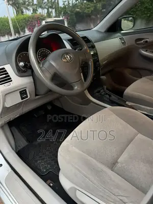 Toyota Corolla 2010 Silver
