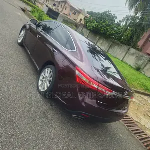 Toyota Avalon XLE 4dr Sedan (3.5L 6cyl 6A) 2014 Maroon