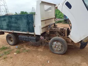 Toyota Dyna 6 Tyre 1995 White