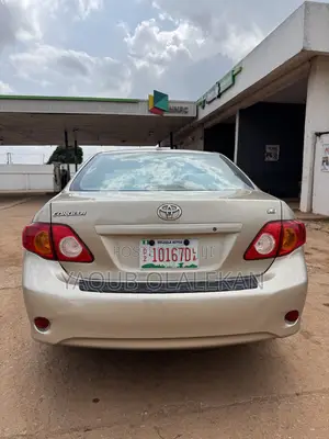 Toyota Corolla 2009 Gold