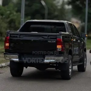Toyota Hilux 2022 Black