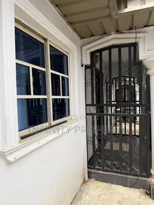3bdrm Block of Flats in P. Z., Benin City for sale