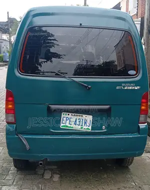 Suzuki APV Minibus 2010 Green