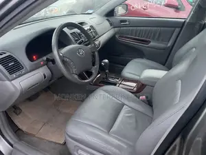 Toyota Camry XLE 4dr Sedan (2.4L 4cyl 5A) 2005 Gray