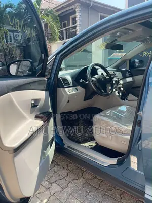 Toyota Venza V6 AWD 2011 Blue