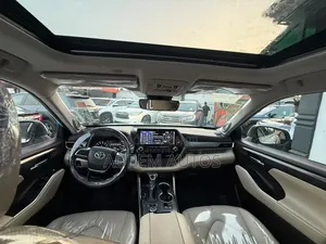 Toyota Highlander Limited 2022 White