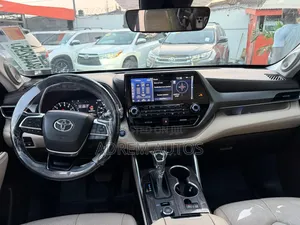 Toyota Highlander Limited 2022 White