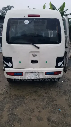 Bus 2010 White