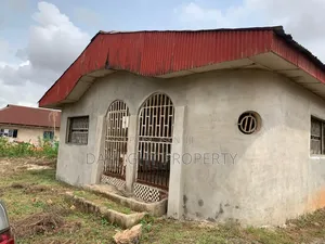 3bdrm Block of Flats in 2 Flats, Benin City for sale