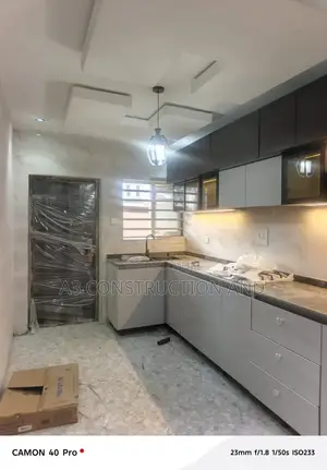 3bdrm Block of Flats in Okebadan Estate for rent