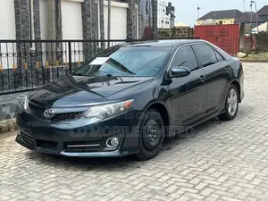 Toyota Camry SE 4dr Sedan (2.5L 4cyl 6A) 2013 Blue