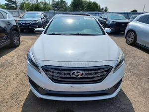 Hyundai Sonata Sport 4dr Sedan (2.4L 4cyl 6A) 2015 White