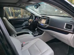 Toyota Highlander Limited 4dr SUV (3.5L 6cyl 6A) 2014 Black