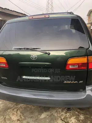 Toyota Sienna 2000 Green
