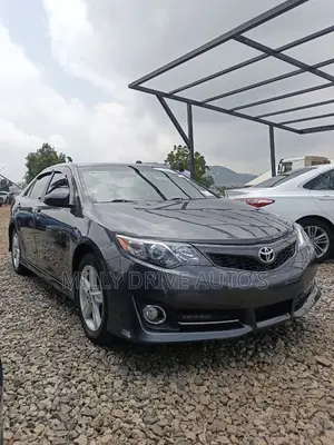 Toyota Camry SE 4dr Sedan (2.5L 4cyl 6A) 2014 Gray
