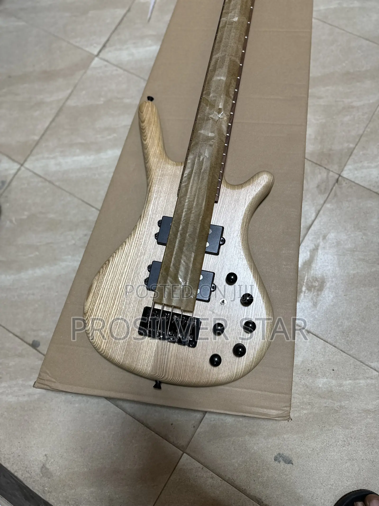 Givson 5-String Electric Bass Guitar (Active)