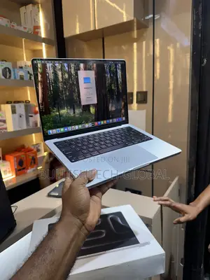 Laptop Apple MacBook Pro 2023 M3 8GB Apple M3 SSD 512GB