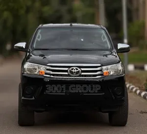 New Toyota Hilux 2021 Black