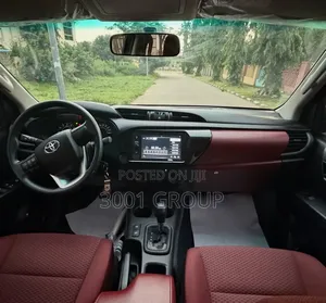 New Toyota Hilux 2021 Black