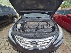 Hyundai Sonata SE 2.0T Sedan FWD (2.0L 4cyl 6A) 2013 Black