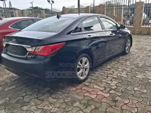 Hyundai Sonata SE 2.0T Sedan FWD (2.0L 4cyl 6A) 2013 Black
