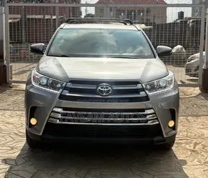 Toyota Highlander XLE 4x4 V6 (3.5L 6cyl 8A) 2017 Silver