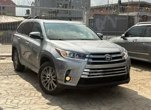 Toyota Highlander XLE 4x4 V6 (3.5L 6cyl 8A) 2017 Silver