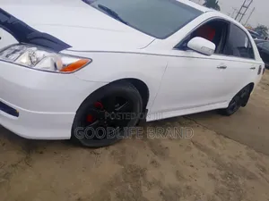 Toyota Camry SE V6 4dr Sedan (3.5L 6cyl 6AM) 2009 Off white