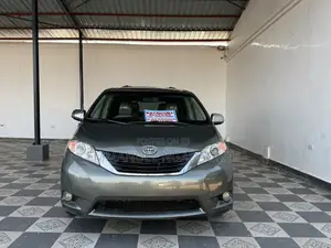 Toyota Sienna 2011 Green