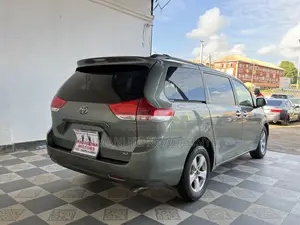 Toyota Sienna 2011 Green