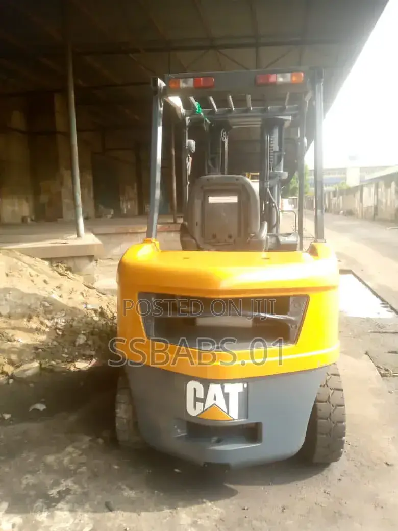 3 Tons Caterpillar Forklift